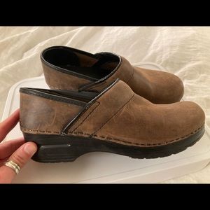 Dansko Antique Brown Leather Professional Clogs 39
